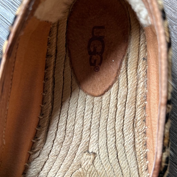 Women's Ugg SANDRINNE CALF HAIR LEOPARD LOAFER - Picture 7 of 13